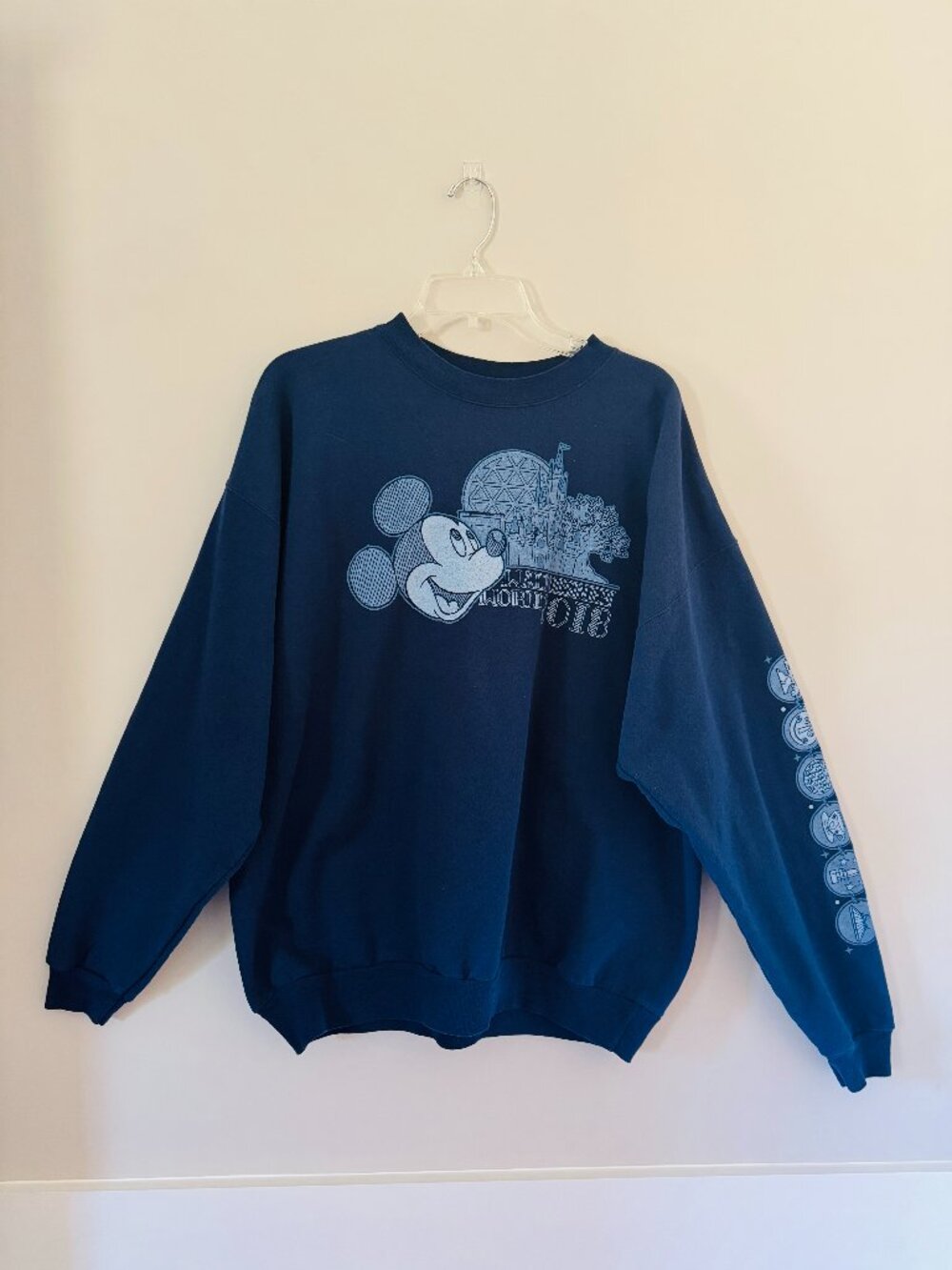 Walt Disney World 2018 Sweatshirt Unisex XL Disney Parks Authentic Hanes ComforB
